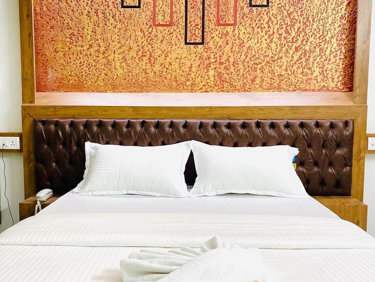 B Six Hotel Bangalore Bagian luar foto