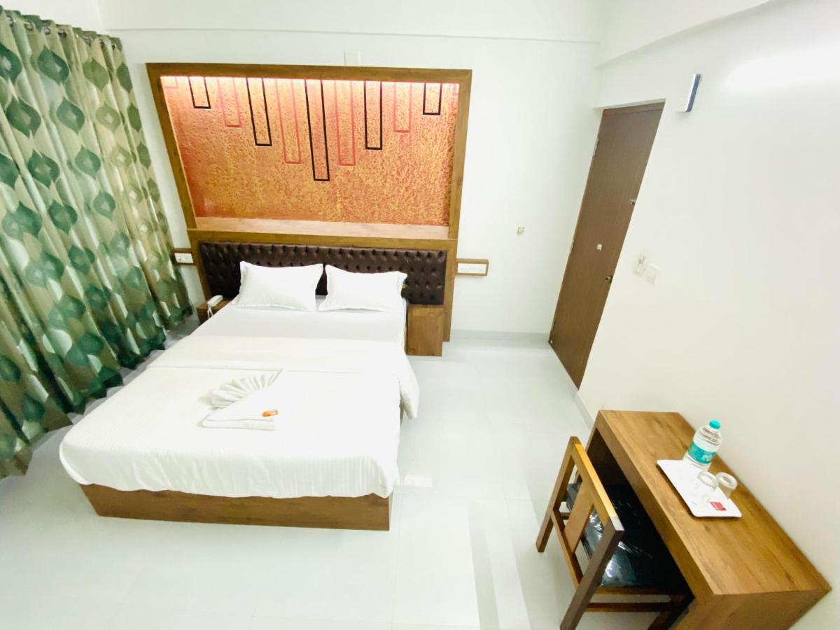 B Six Hotel Bangalore Bagian luar foto