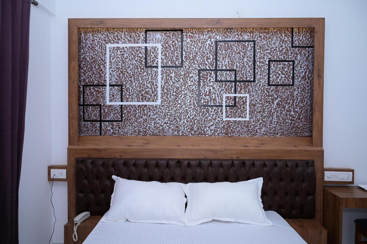 B Six Hotel Bangalore Bagian luar foto
