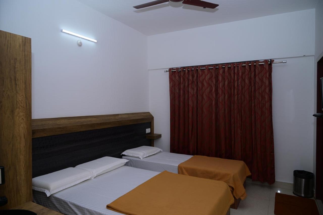 B Six Hotel Bangalore Bagian luar foto