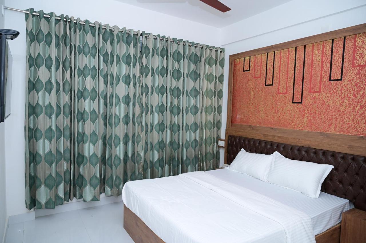 B Six Hotel Bangalore Bagian luar foto