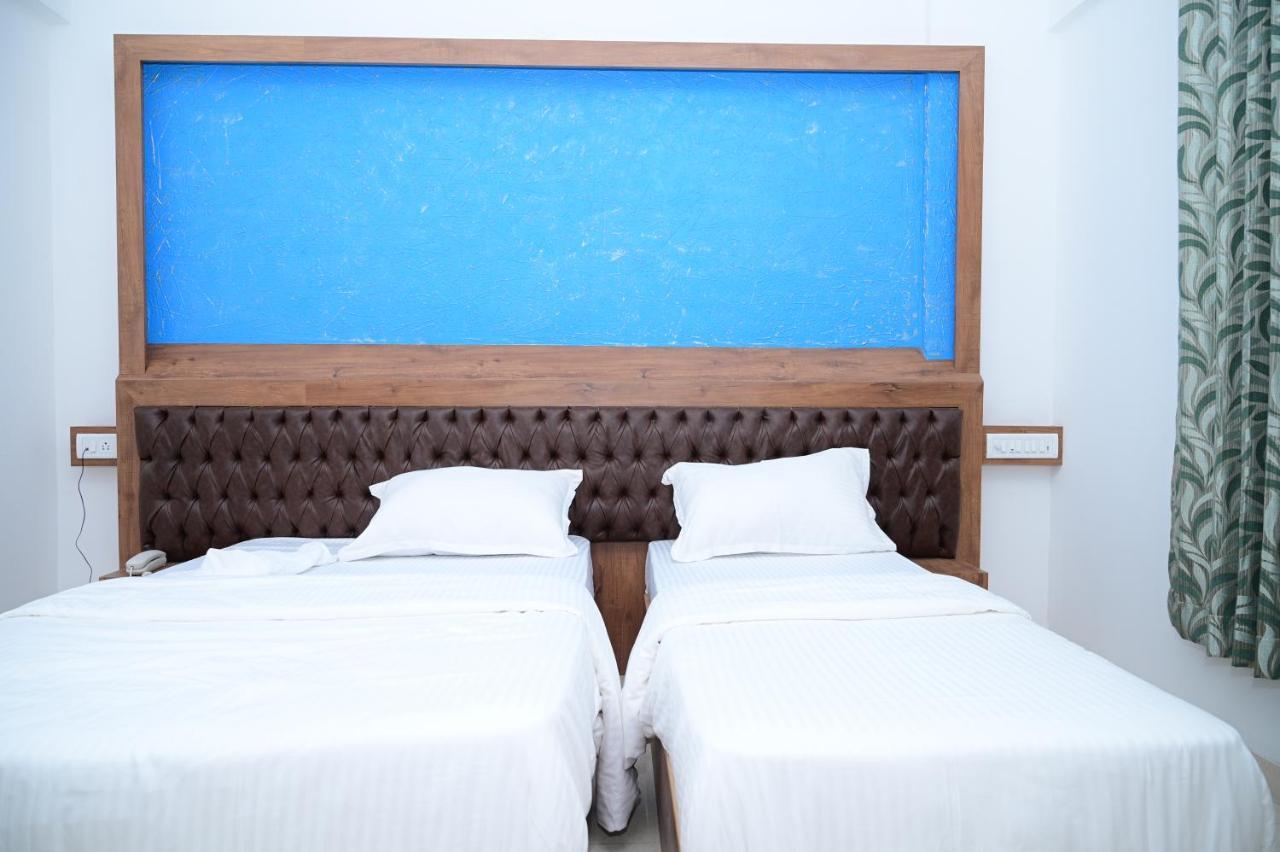 B Six Hotel Bangalore Bagian luar foto
