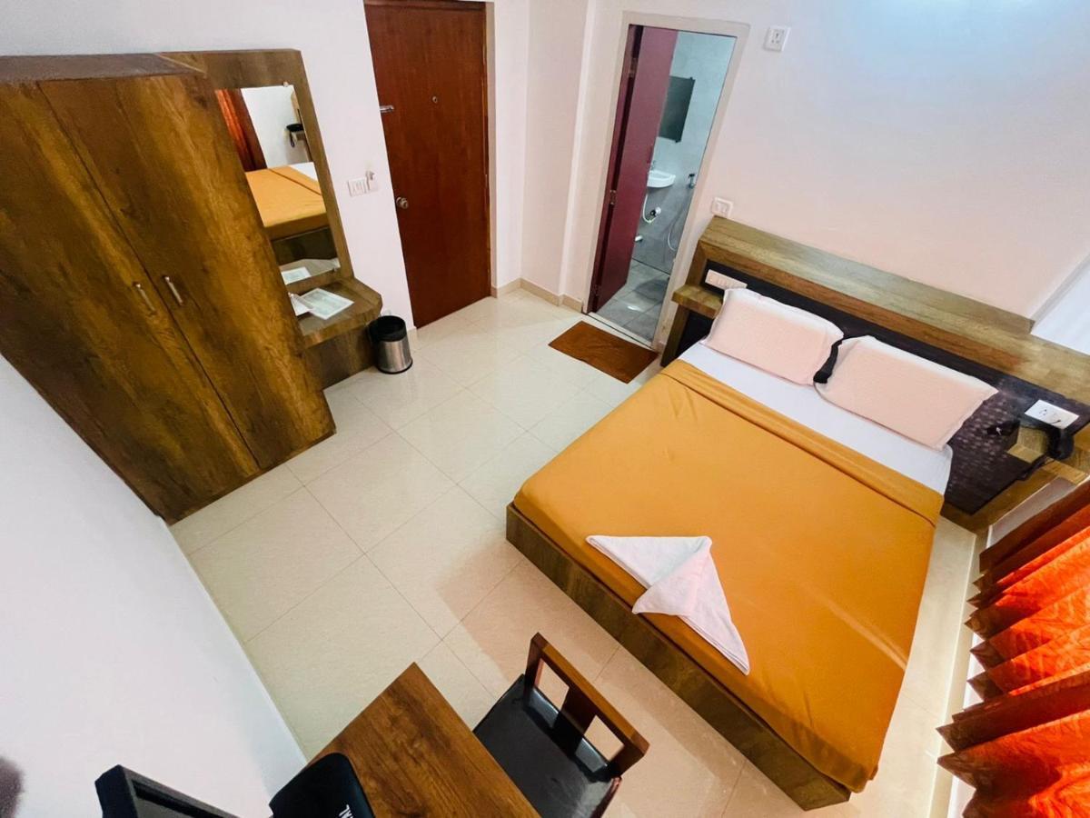 B Six Hotel Bangalore Bagian luar foto