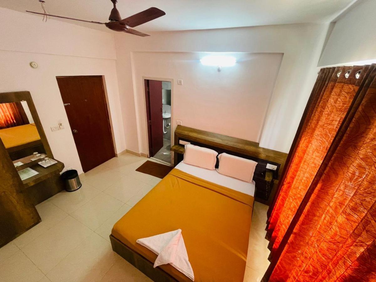 B Six Hotel Bangalore Bagian luar foto
