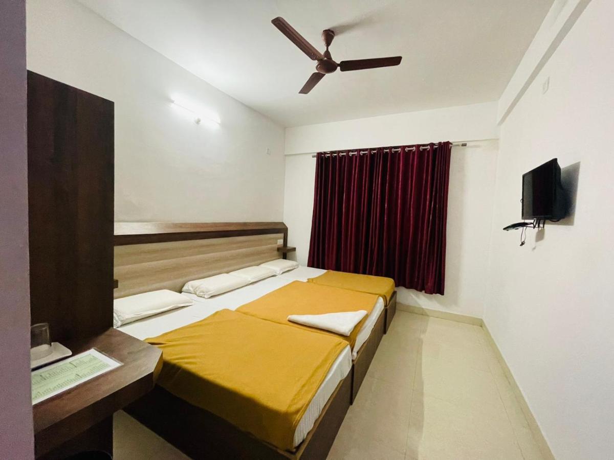 B Six Hotel Bangalore Bagian luar foto