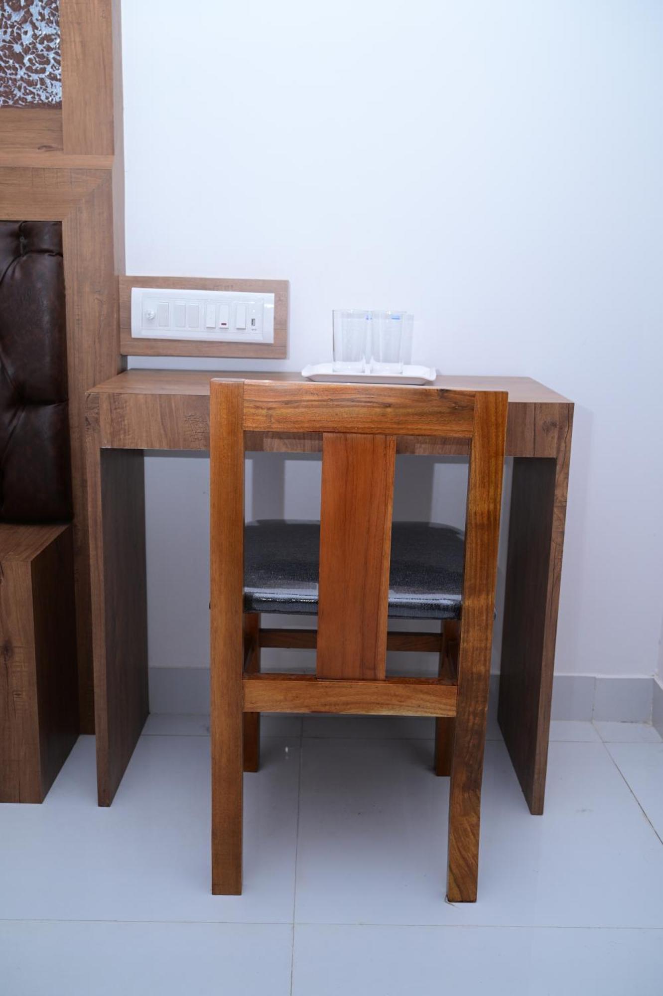 B Six Hotel Bangalore Bagian luar foto