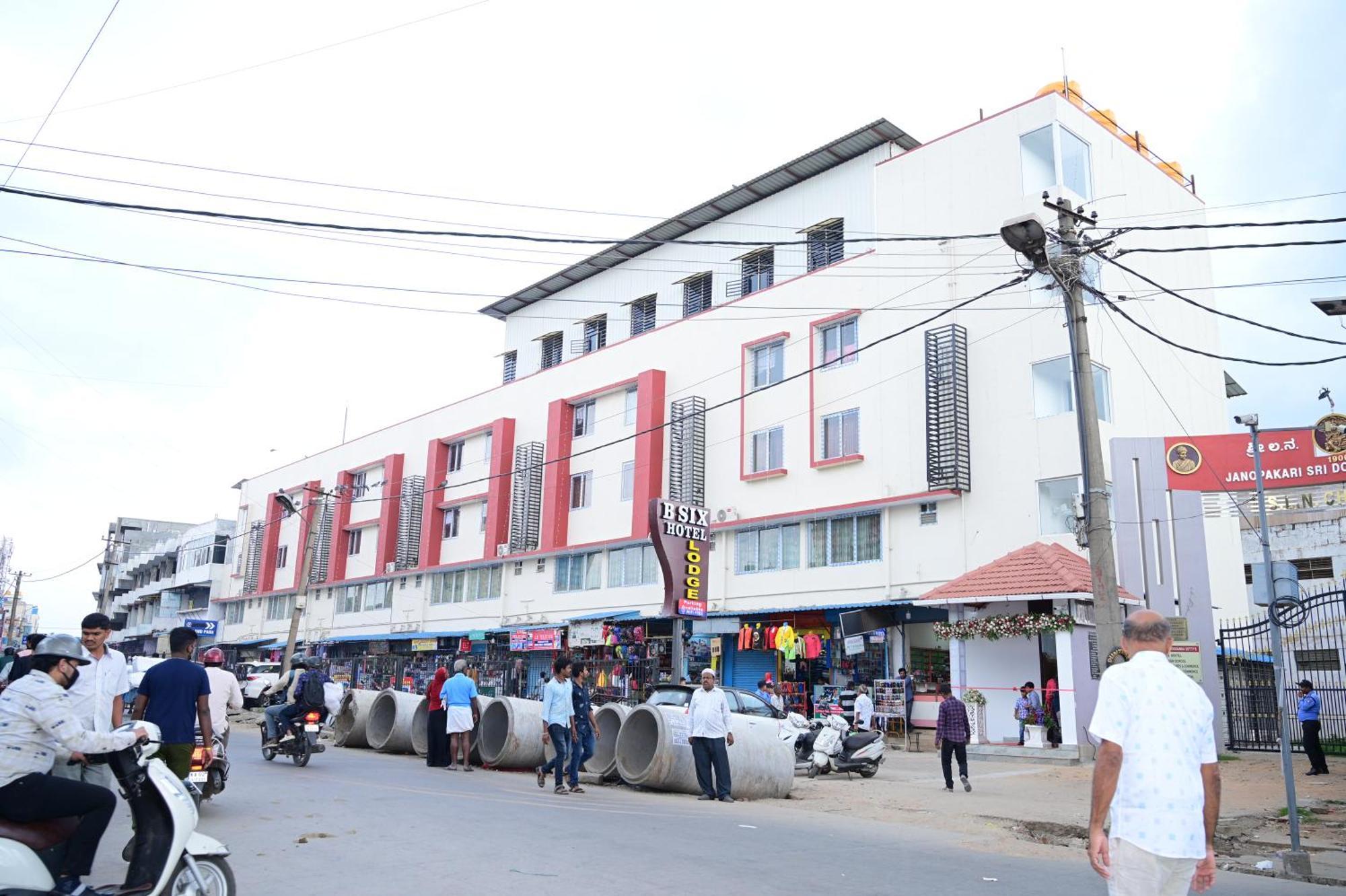 B Six Hotel Bangalore Bagian luar foto