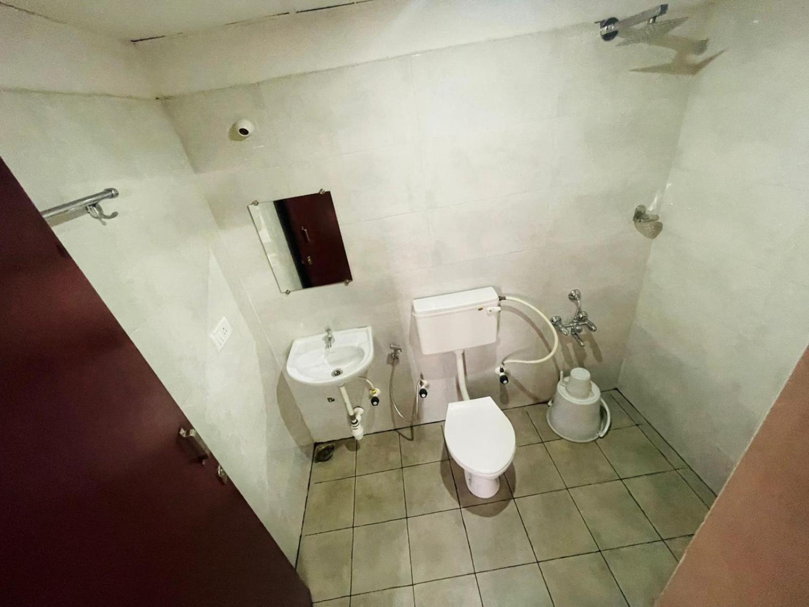 B Six Hotel Bangalore Bagian luar foto