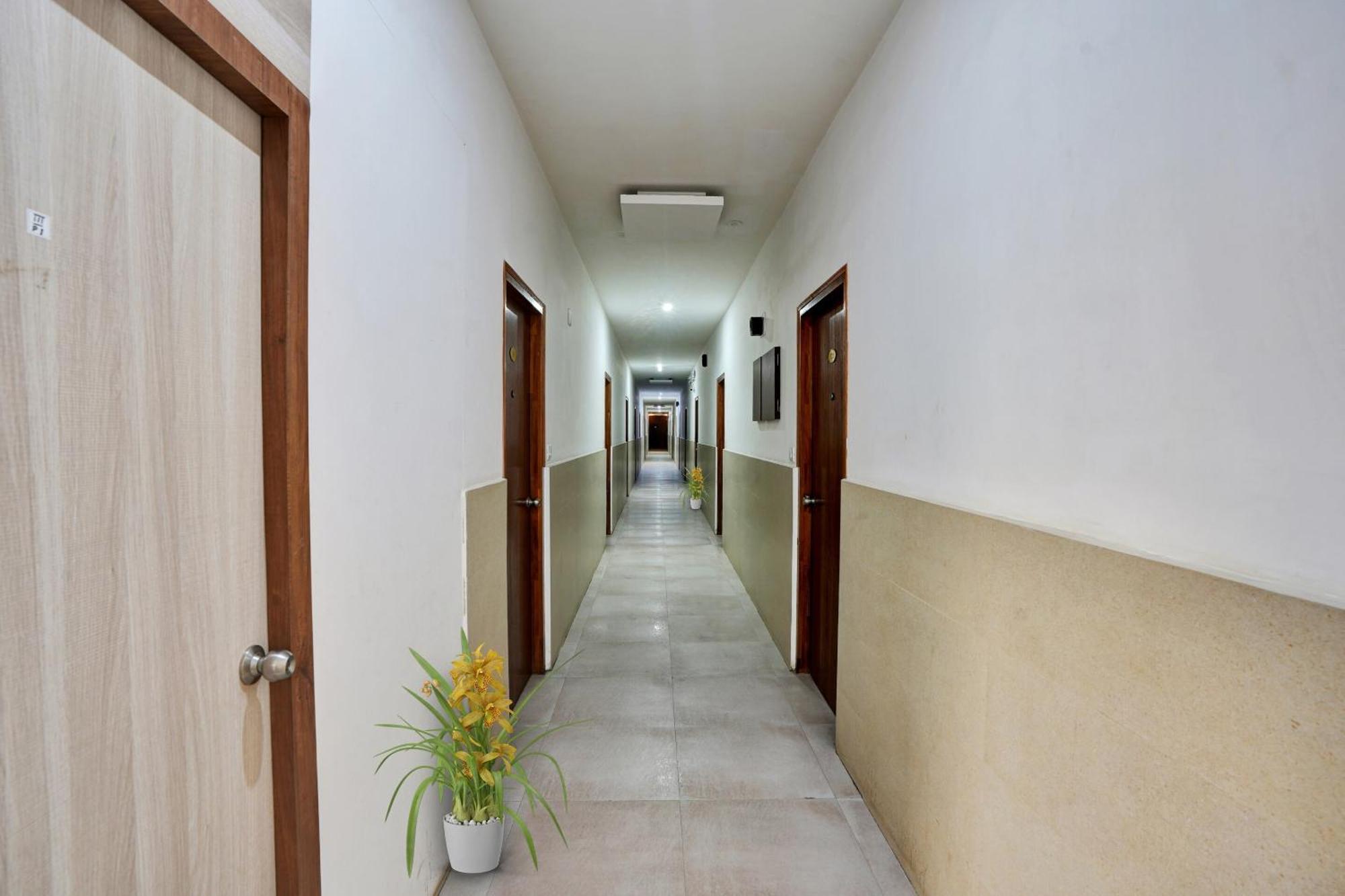 B Six Hotel Bangalore Bagian luar foto