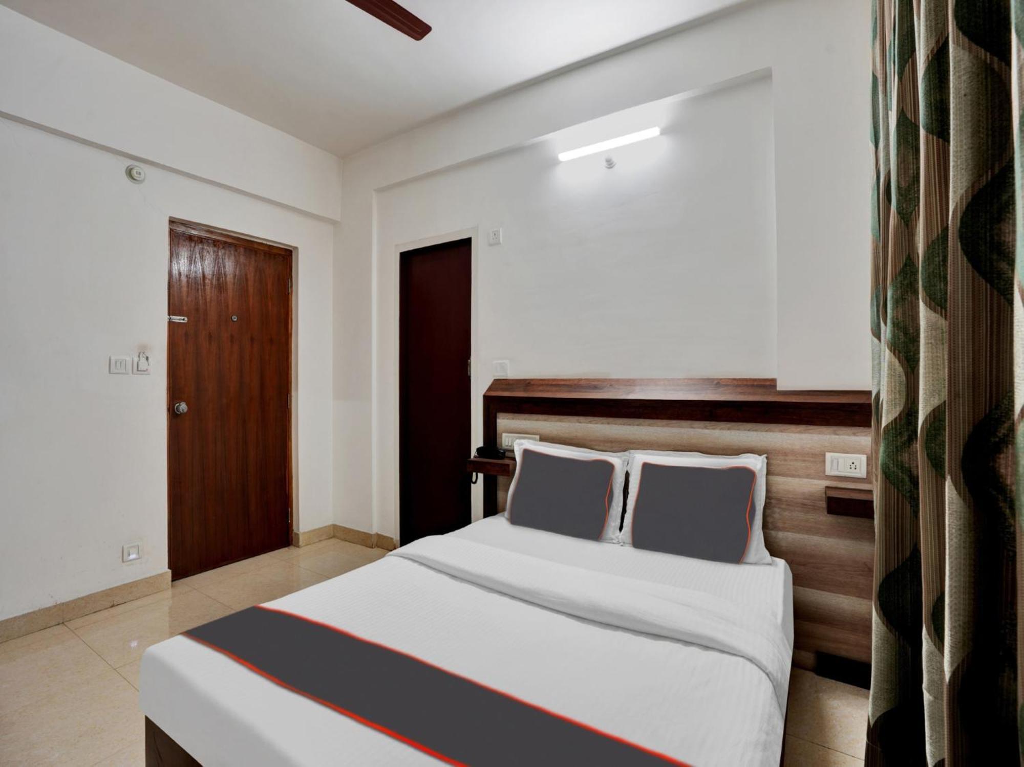 B Six Hotel Bangalore Bagian luar foto