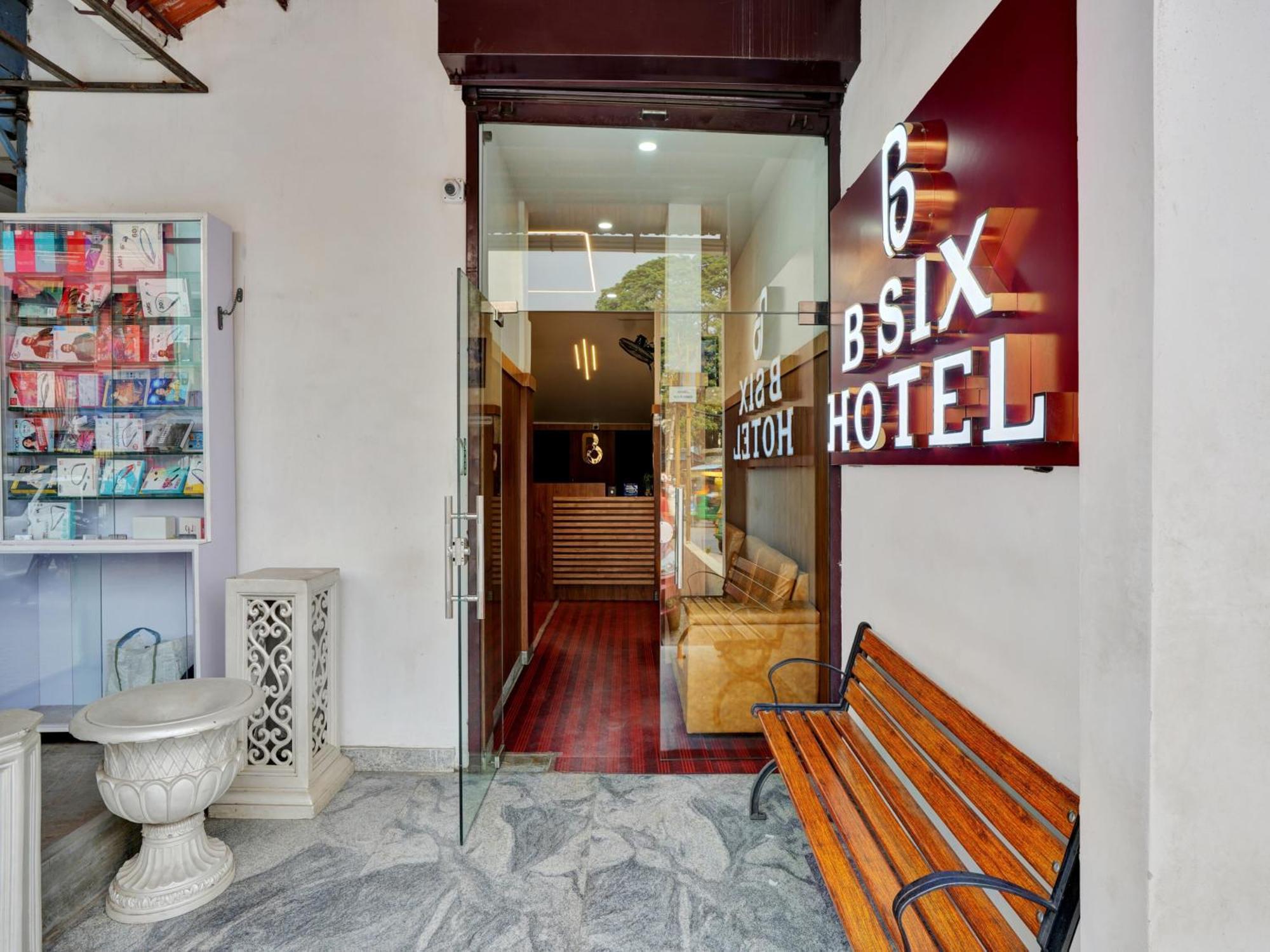 B Six Hotel Bangalore Bagian luar foto