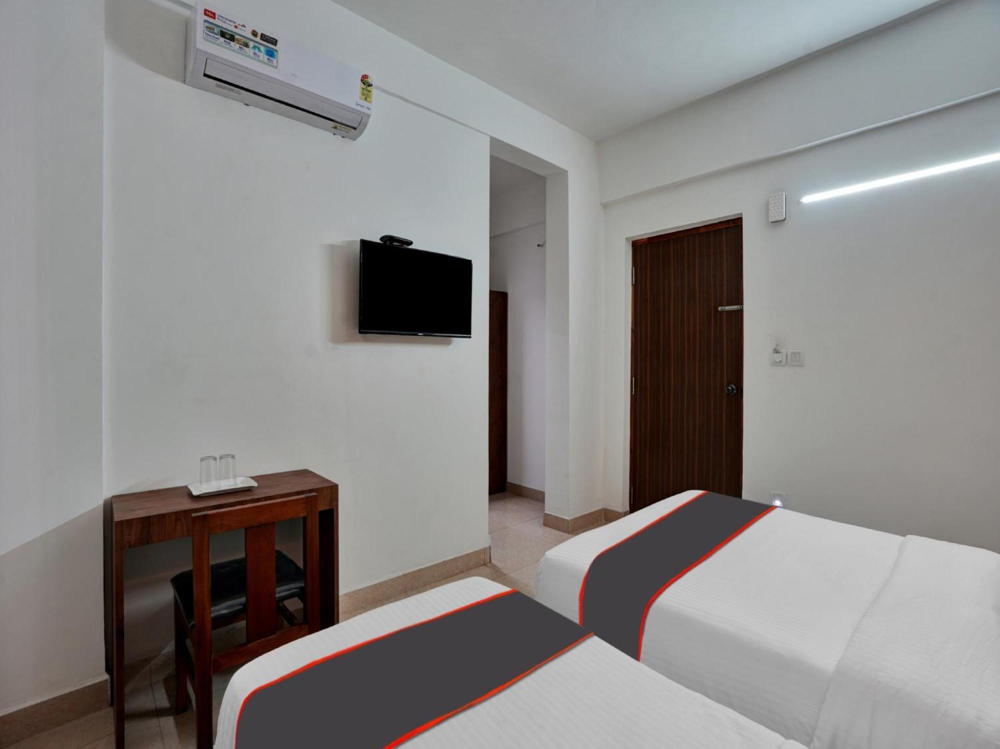 B Six Hotel Bangalore Bagian luar foto