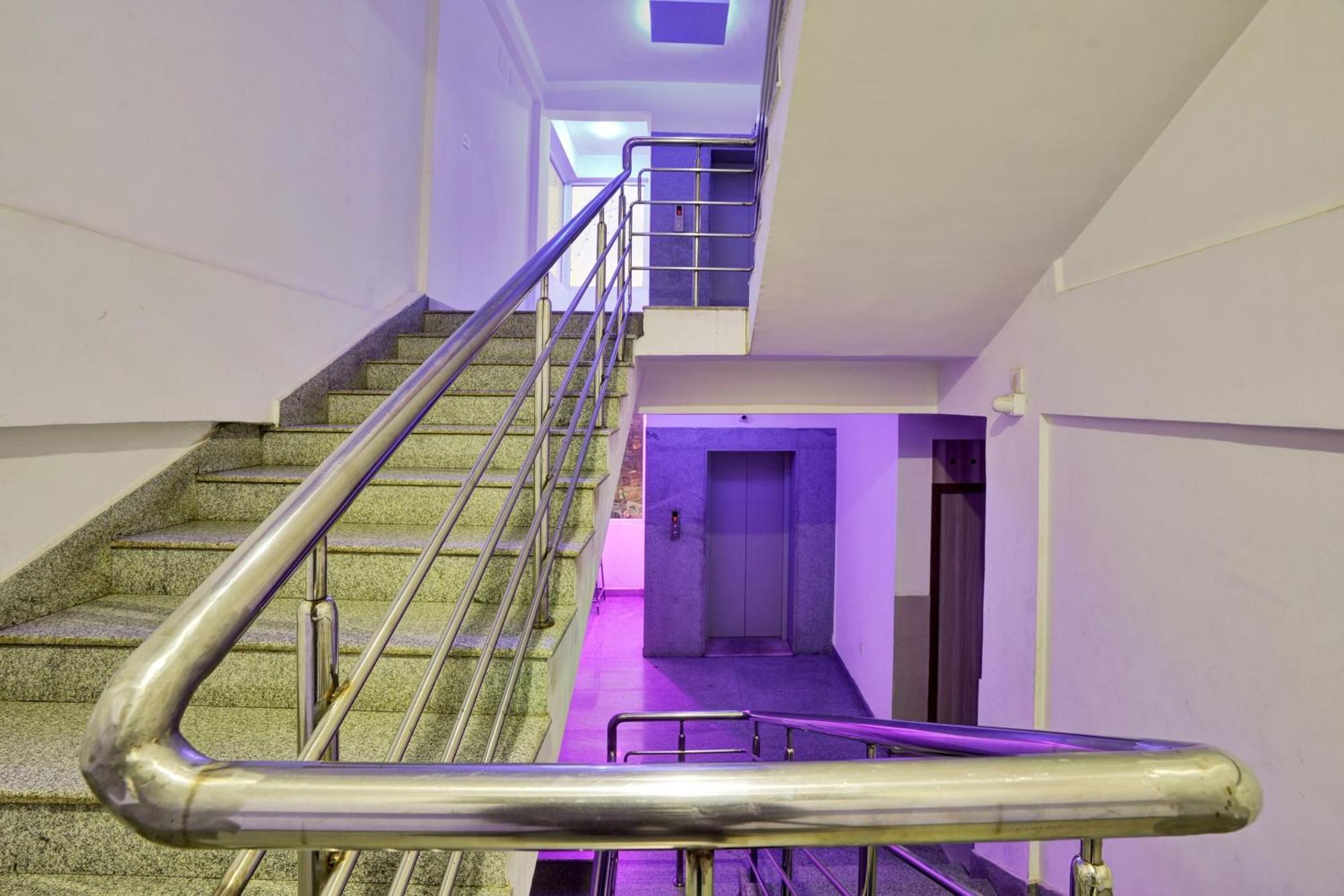 B Six Hotel Bangalore Bagian luar foto