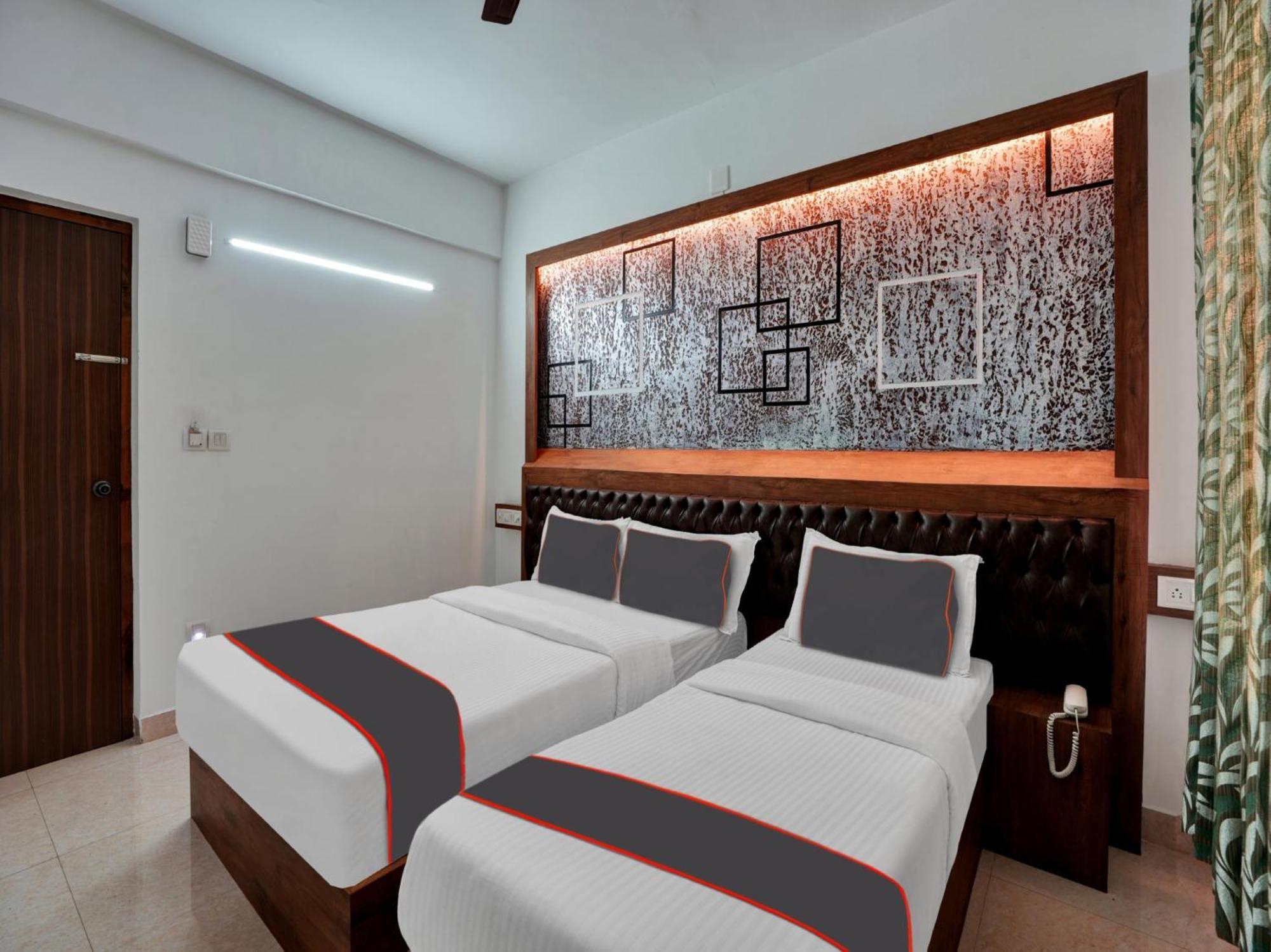 B Six Hotel Bangalore Bagian luar foto