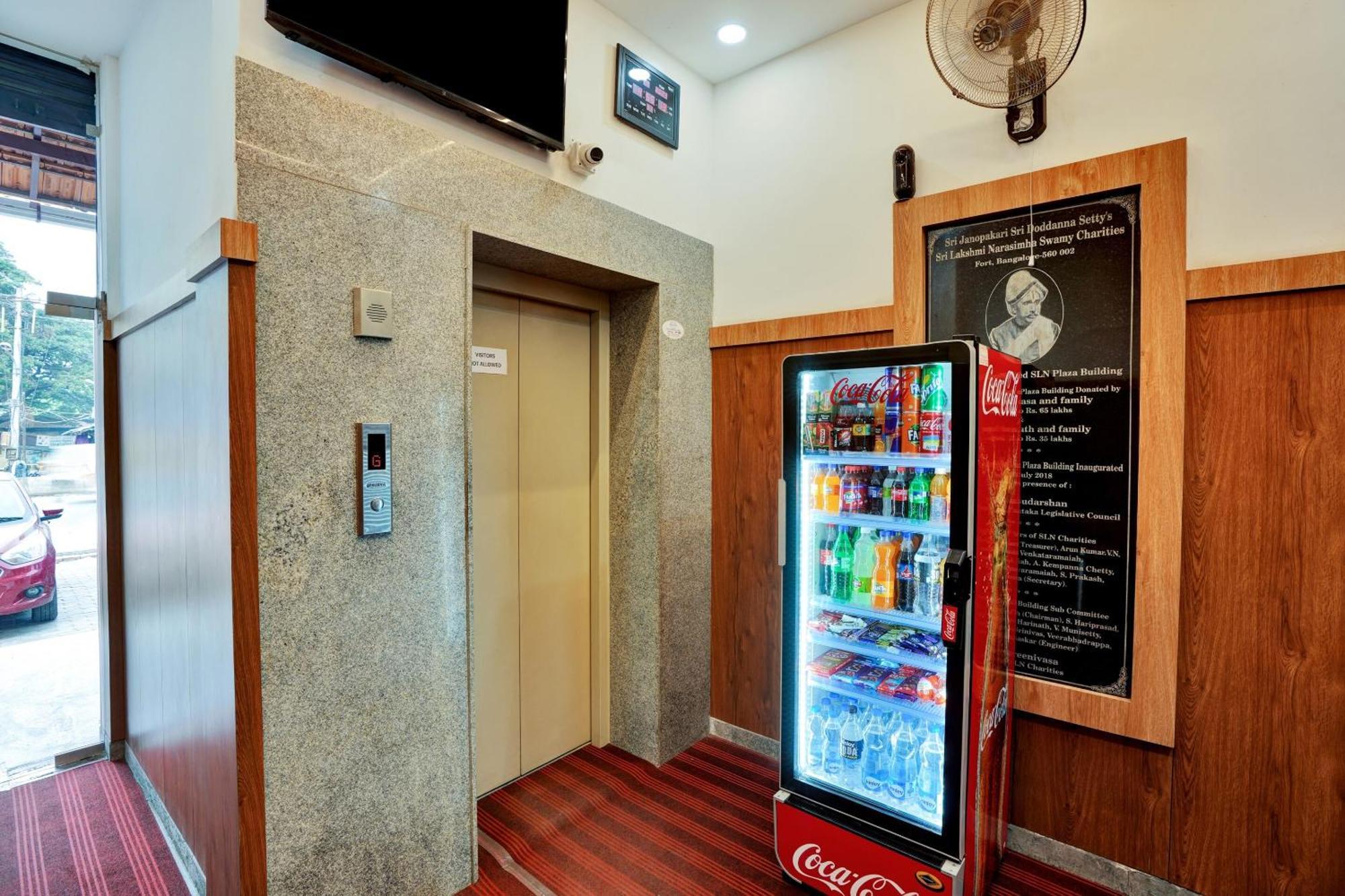 B Six Hotel Bangalore Bagian luar foto